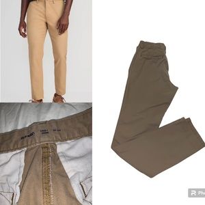 Old Navy Men’s chinos . Khaki , very good condition. Flat front